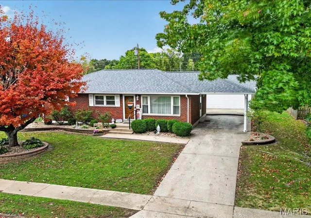 Photo 3 of Single family home for sale at 42 Villa Dr, Granite City, IL 62040 | MLS# MIS26066594 | Listing updated on 2026-10-22