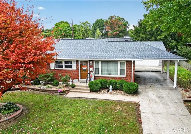 Photo 3 of Single family home for sale at 42 Villa Dr, Granite City, IL 62040 | MLS# MIS26066594 | Listing updated on 2026-10-22