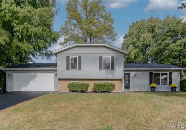 Single family home for sale at 4 Newberry Ct, Saint Peters, MO 63376 | MLS# MIS26066599