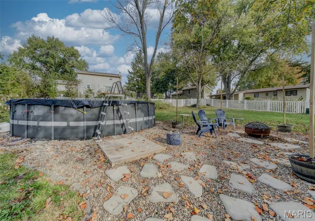 Photo 2 of Single family home for sale at 4 Newberry Ct, Saint Peters, MO 63376 | MLS# MIS26066599 | Listing updated on 2026-10-29