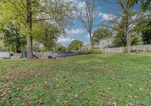 Photo 4 of Single family home for sale at 4 Newberry Ct, Saint Peters, MO 63376 | MLS# MIS26066599 | Listing updated on 2026-10-29