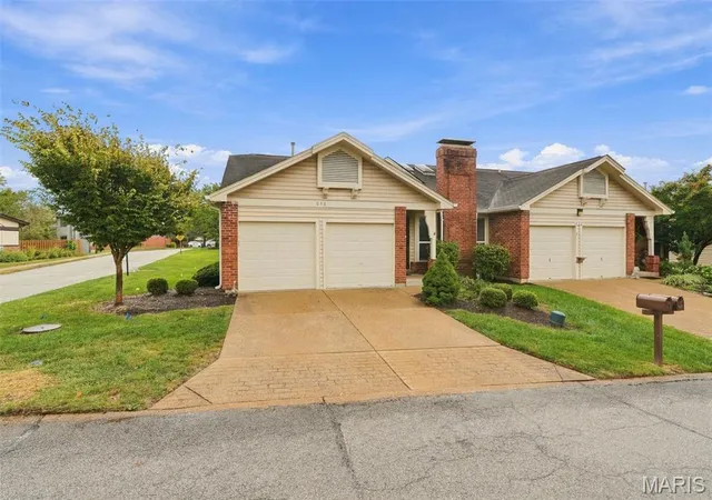 Photo 1 of Sale Pending at 646 Sandy Summit Dr, Ballwin, MO 63021 | MLS# MIS26066604 | Listing updated on 2026-10-19