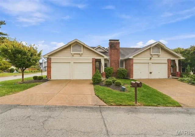 Photo 2 of Sale Pending at 646 Sandy Summit Dr, Ballwin, MO 63021 | MLS# MIS26066604 | Listing updated on 2026-10-19