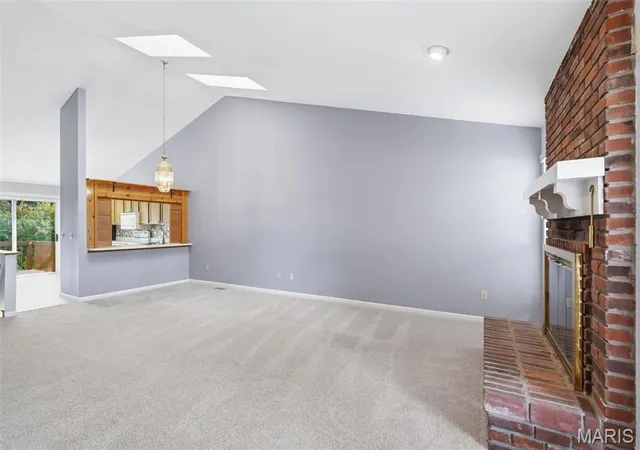 Photo 4 of Sale Pending at 646 Sandy Summit Dr, Ballwin, MO 63021 | MLS# MIS26066604 | Listing updated on 2026-10-19