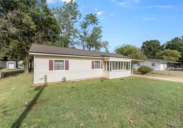Photo 1 of Sale Pending at 412 E Union St, Clarkton, MO 63837 | MLS# MIS26066605 | Listing updated on 2026-10-20