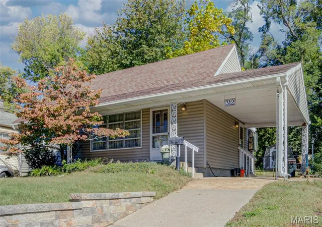 Photo 3 of Single family home for sale at 312 Saint Louis Ave, Saint Louis, MO 63135 | MLS# MIS26066610 | Listing updated on 2026-10-22
