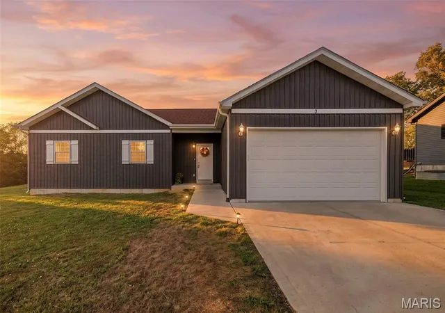 Photo 2 of Single family home for sale at 2 Redbud Cir, Jonesburg, MO 63351 | MLS# MIS26066613 | Listing updated on 2026-10-22