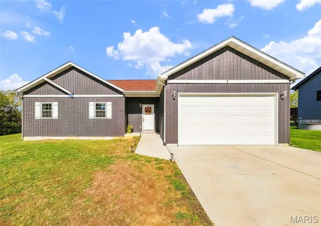 Photo 3 of Single family home for sale at 2 Redbud Cir, Jonesburg, MO 63351 | MLS# MIS26066613 | Listing updated on 2026-10-22