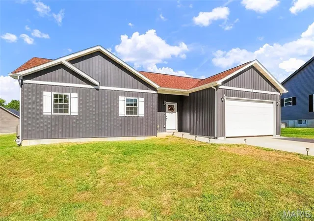 Photo 3 of Single family home for sale at 2 Redbud Cir, Jonesburg, MO 63351 | MLS# MIS26066613 | Listing updated on 2026-10-22
