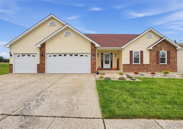 Photo 1 of Single family home for sale at 312 Waggoner Blvd, Elsberry, MO 63343 | MLS# MIS26066620 | Listing updated on 2026-10-19