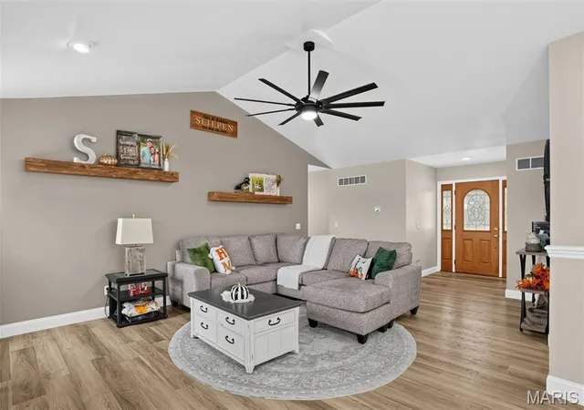 Photo 3 of Single family home for sale at 312 Waggoner Blvd, Elsberry, MO 63343 | MLS# MIS26066620 | Listing updated on 2026-10-19