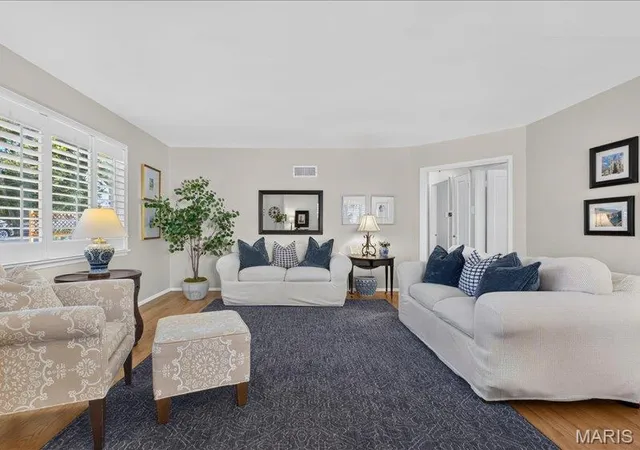 Photo 3 of Single family home for sale at 935 Glenway Dr, Saint Louis, MO 63122 | MLS# MIS26066622 | Listing updated on 2026-10-22