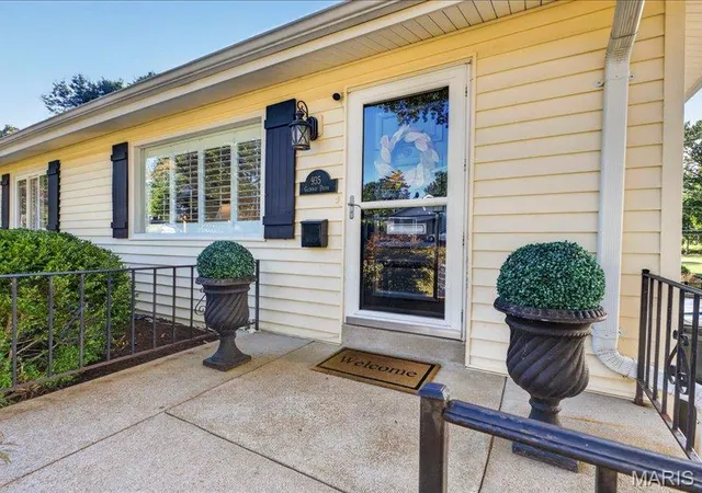 Photo 3 of Single family home for sale at 935 Glenway Dr, Saint Louis, MO 63122 | MLS# MIS26066622 | Listing updated on 2026-10-22