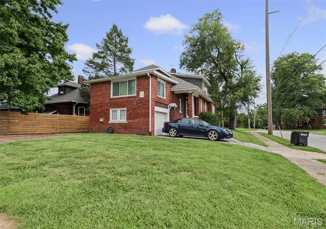 Photo 4 of Multi family home for sale at 2000 W A St, Belleville, IL 62226 | MLS# MIS26066624 | Listing updated on 2026-10-19