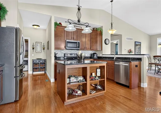 Photo 2 of Single family home for sale at 2 Tuscany Tr Dr, Saint Charles, MO 63303 | MLS# MIS26066629 | Listing updated on 2026-10-26