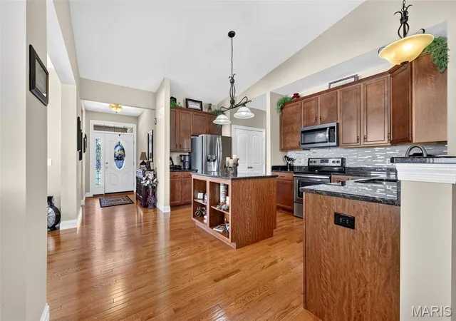 Photo 4 of Single family home for sale at 2 Tuscany Tr Dr, Saint Charles, MO 63303 | MLS# MIS26066629 | Listing updated on 2026-10-26