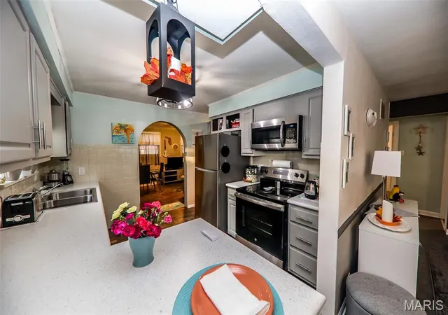 Photo 2 of Single family home for sale at 805 Victory Dr, Collinsville, IL 62234 | MLS# MIS26066636 | Listing updated on 2026-10-26