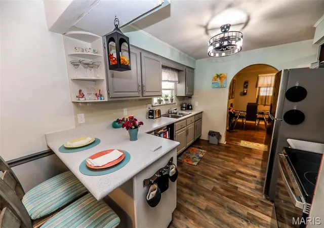 Photo 3 of Single family home for sale at 805 Victory Dr, Collinsville, IL 62234 | MLS# MIS26066636 | Listing updated on 2026-10-26