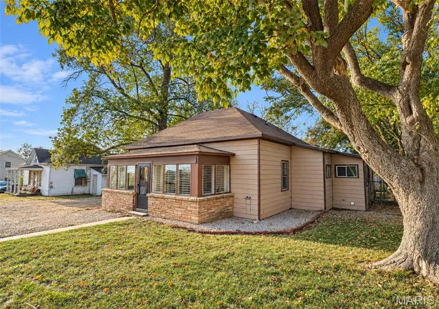 Single family home for sale at 315 E Washington St, Cuba, MO 65453 | MLS# MIS26066642