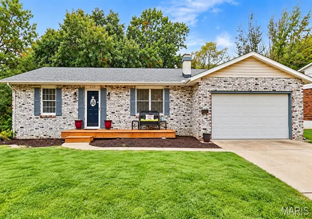 Photo 1 of Single family home for sale at 2210 Gillis St, Alton, IL 62002 | MLS# MIS26066648 | Listing updated on 2026-10-19
