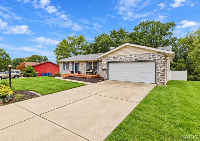 Photo 2 of Single family home for sale at 2210 Gillis St, Alton, IL 62002 | MLS# MIS26066648 | Listing updated on 2026-10-19