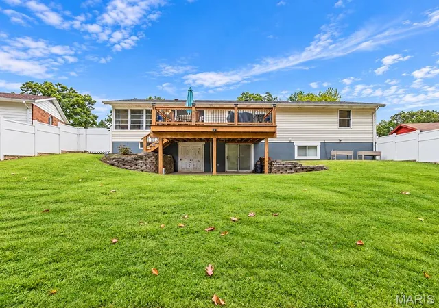 Photo 4 of Single family home for sale at 2210 Gillis St, Alton, IL 62002 | MLS# MIS26066648 | Listing updated on 2026-10-19