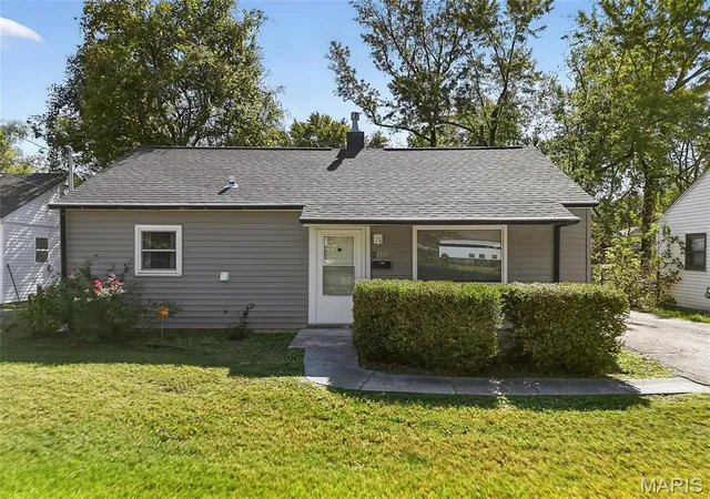Photo 1 of Single family home for sale at 118 Paul Ave, Saint Louis, MO 63135 | MLS# MIS26066650 | Listing updated on 2026-10-19