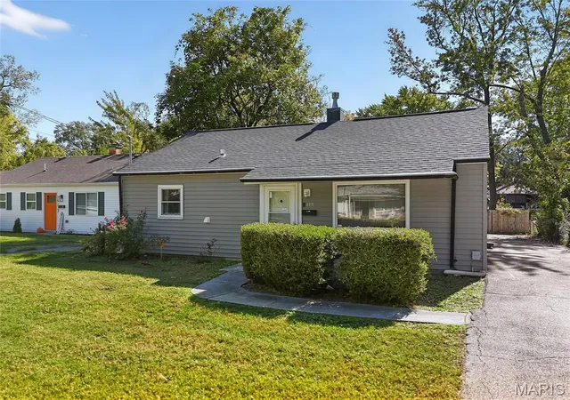 Photo 3 of Single family home for sale at 118 Paul Ave, Saint Louis, MO 63135 | MLS# MIS26066650 | Listing updated on 2026-10-19