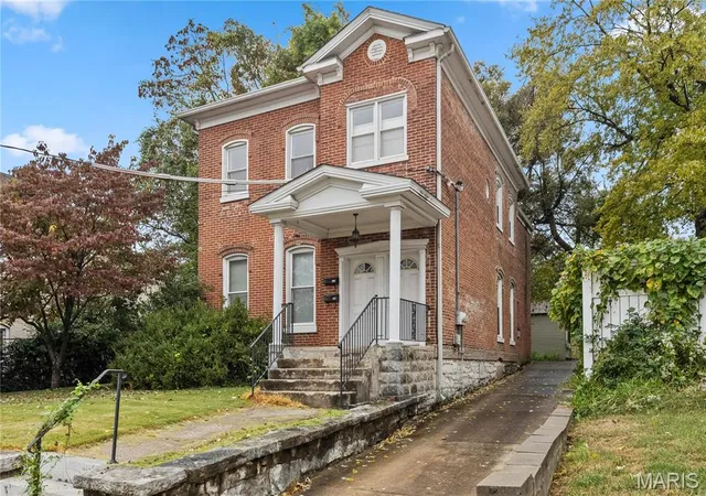 Photo 2 of Multi family home for sale at 824 Henry St, Alton, IL 62002 | MLS# MIS26066671 | Listing updated on 2026-10-19