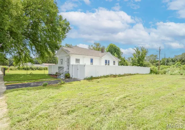 Photo 3 of Single family home for sale at 1848 Gaty Ave, East Saint Louis, IL 62205 | MLS# MIS26066674 | Listing updated on 2026-10-19