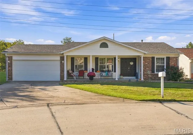 Photo 1 of Sale Pending at 7 Cherrywood Ct, Saint Peters, MO 63376 | MLS# MIS26066687 | Listing updated on 2026-10-27