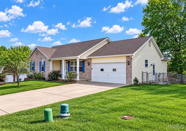 Photo 1 of Single family home for sale at 1216 Shingle Oak Ct, Troy, MO 63379 | MLS# MIS26066700 | Listing updated on 2026-10-30