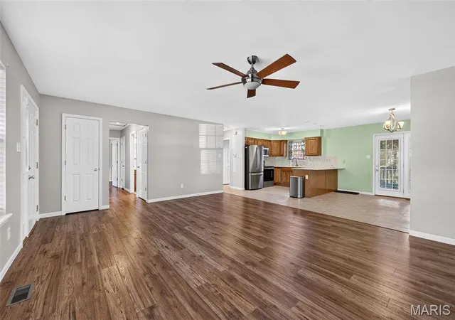 Photo 4 of Single family home for sale at 1216 Shingle Oak Ct, Troy, MO 63379 | MLS# MIS26066700 | Listing updated on 2026-10-30