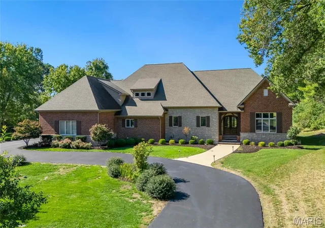Photo 1 of Mansion for sale at 15 Ladue Meadows, Saint Louis, MO 63141 | MLS# MIS26066705 | Listing updated on 2026-10-23