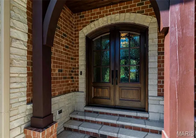 Photo 2 of Mansion for sale at 15 Ladue Meadows, Saint Louis, MO 63141 | MLS# MIS26066705 | Listing updated on 2026-10-23