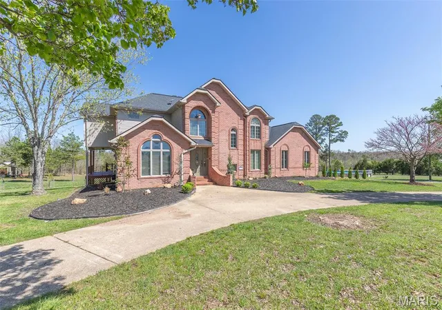 Photo 2 of Single family home for sale at 14114 Christy Ln, Poplar Bluff, MO 63901 | MLS# MIS26066707 | Listing updated on 2026-10-16