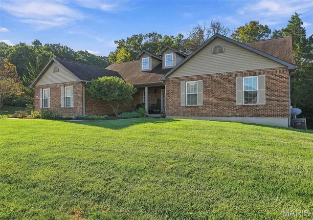 Photo 2 of Single family home for sale at 122 Echo Lake Cir, Byrnes Mill, MO 63025 | MLS# MIS26066715 | Listing updated on 2026-10-21