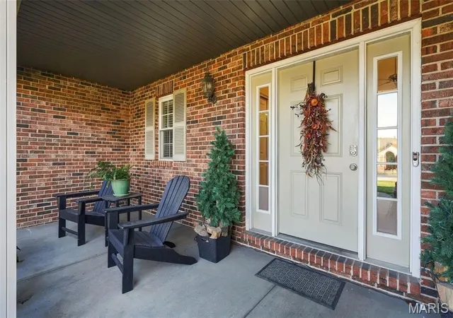 Photo 3 of Single family home for sale at 122 Echo Lake Cir, Byrnes Mill, MO 63025 | MLS# MIS26066715 | Listing updated on 2026-10-21