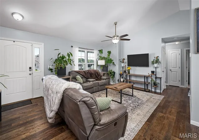 Photo 4 of Single family home for sale at 353 Dry Frk Xing, Warrenton, MO 63383 | MLS# MIS26066718 | Listing updated on 2026-10-22