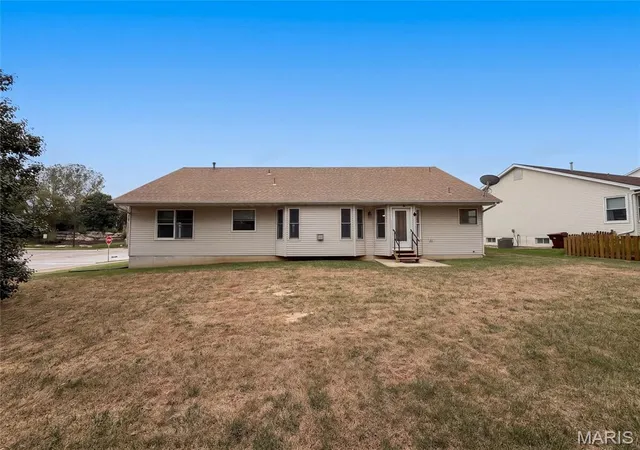 Photo 4 of Single family home for sale at 701 Garden Bounty Dr, Saint Peters, MO 63376 | MLS# MIS26066726 | Listing updated on 2026-10-16