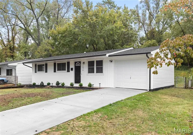 Photo 1 of Sale Pending at 1670 Mowbry Ln, Saint Louis, MO 63136 | MLS# MIS26066732 | Listing updated on 2026-10-29