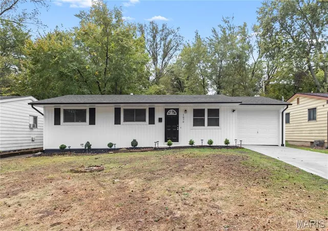Photo 2 of Sale Pending at 1670 Mowbry Ln, Saint Louis, MO 63136 | MLS# MIS26066732 | Listing updated on 2026-10-29