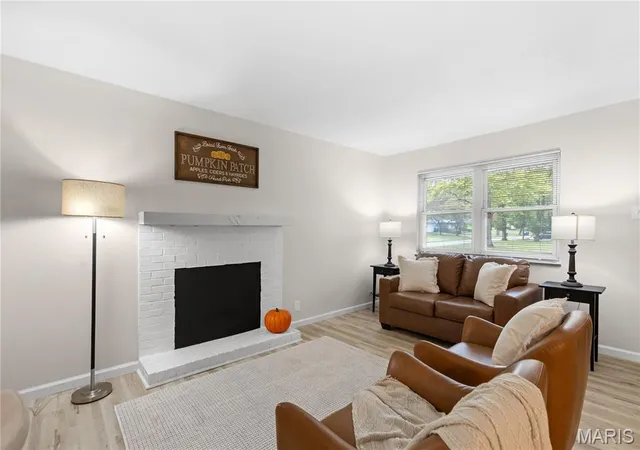 Photo 3 of Sale Pending at 1670 Mowbry Ln, Saint Louis, MO 63136 | MLS# MIS26066732 | Listing updated on 2026-10-29