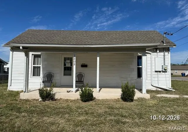 Single family home for sale at 1202 W Locust St, Bowling Green, MO 63334 | MLS# MIS26066755