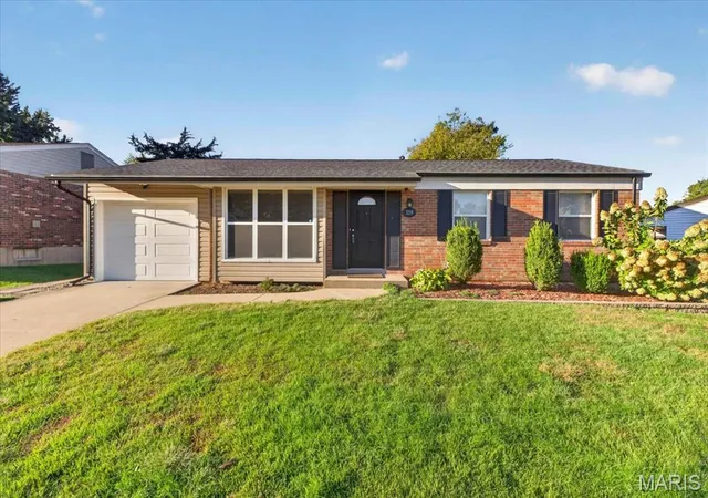 Photo 1 of Single family home for sale at 3219 Edgeworth Ln, Saint Charles, MO 63301 | MLS# MIS26066757 | Listing updated on 2026-10-26