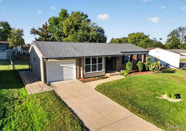 Photo 1 of Single family home for sale at 3219 Edgeworth Ln, Saint Charles, MO 63301 | MLS# MIS26066757 | Listing updated on 2026-10-26