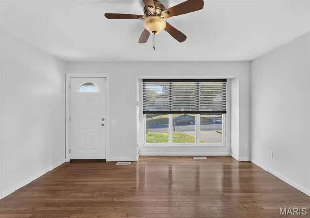 Photo 2 of Single family home for sale at 3219 Edgeworth Ln, Saint Charles, MO 63301 | MLS# MIS26066757 | Listing updated on 2026-10-26