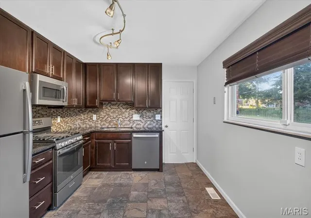 Photo 4 of Single family home for sale at 3219 Edgeworth Ln, Saint Charles, MO 63301 | MLS# MIS26066757 | Listing updated on 2026-10-26