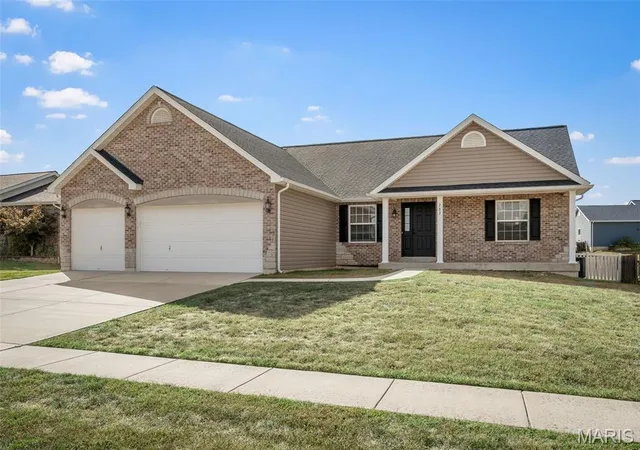 Photo 2 of Single family home for sale at 757 Lost Cyn Blvd, Wentzville, MO 63385 | MLS# MIS26066760 | Listing updated on 2026-10-22
