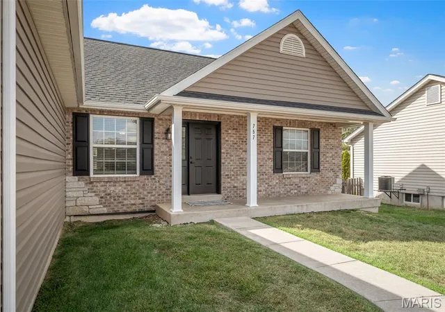 Photo 3 of Single family home for sale at 757 Lost Cyn Blvd, Wentzville, MO 63385 | MLS# MIS26066760 | Listing updated on 2026-10-22